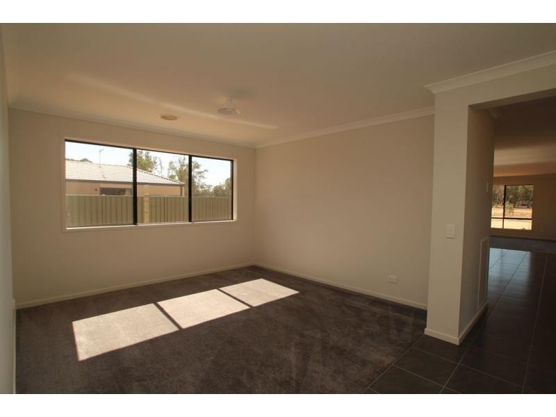 20 Triplett Avenue, Ascot VIC 3551