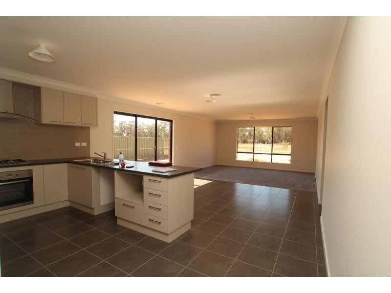 20 Triplett Avenue, Ascot VIC 3551