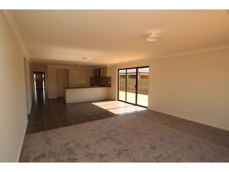 20 Triplett Avenue, Ascot VIC 3551