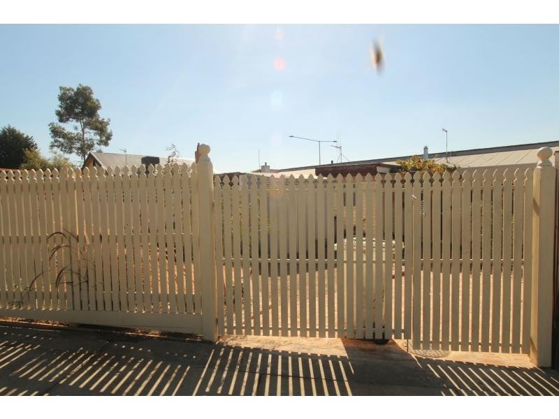 27 Eaglehawk Road, Bendigo VIC 3550