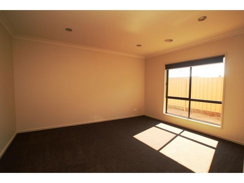 5 Lena Place, Strathfieldsaye VIC 3551