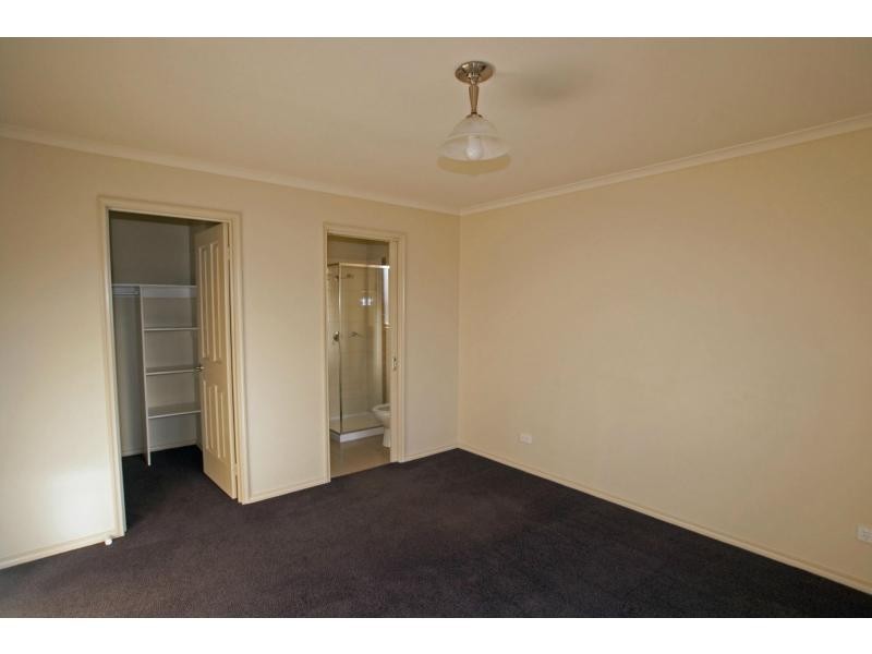 32 Elizabeth Street, Kangaroo Flat VIC 3555