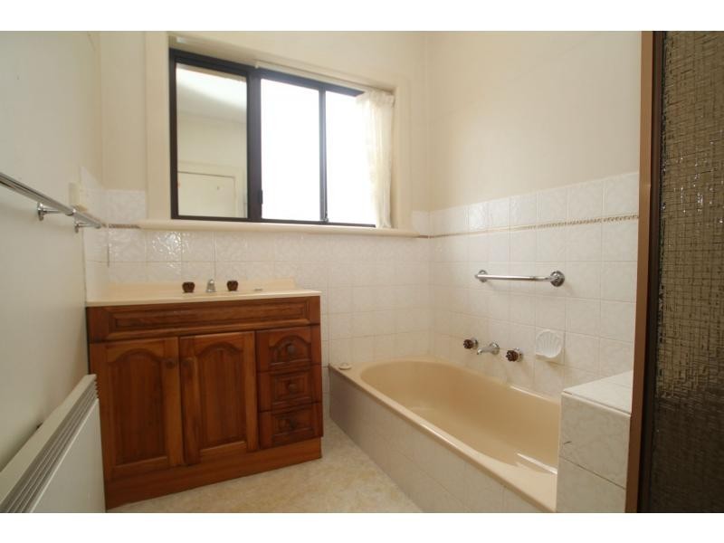 9 Thompson Crescent, Kennington VIC 3550