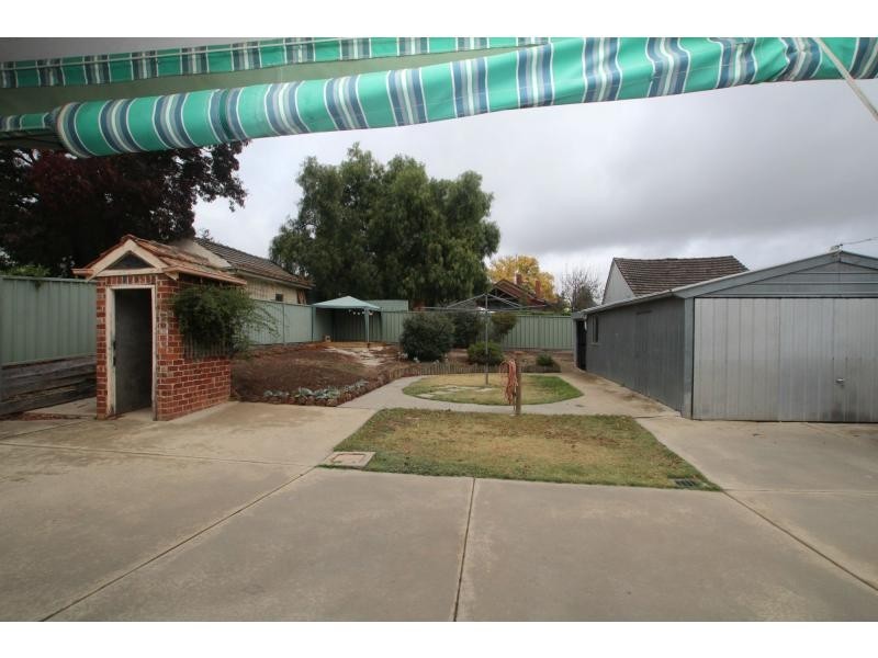 9 Thompson Crescent, Kennington VIC 3550