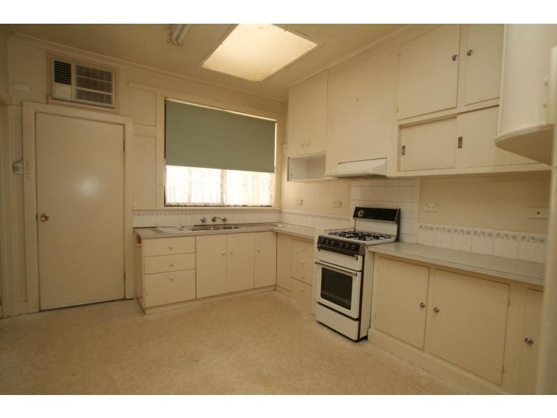 9 Thompson Crescent, Kennington VIC 3550