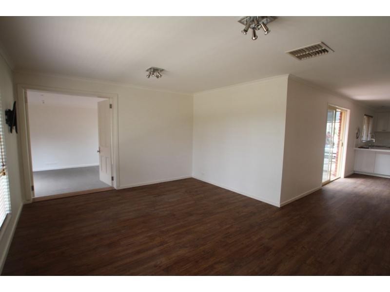 14 Peake Court, Ascot VIC 3551