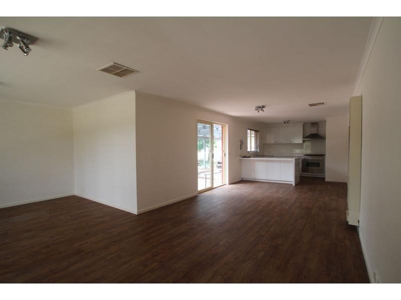 14 Peake Court, Ascot VIC 3551