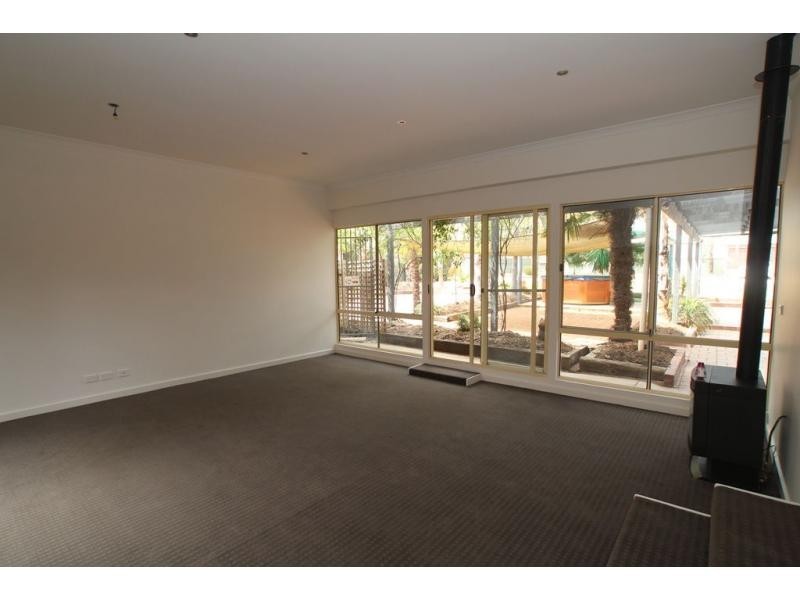 14 Peake Court, Ascot VIC 3551