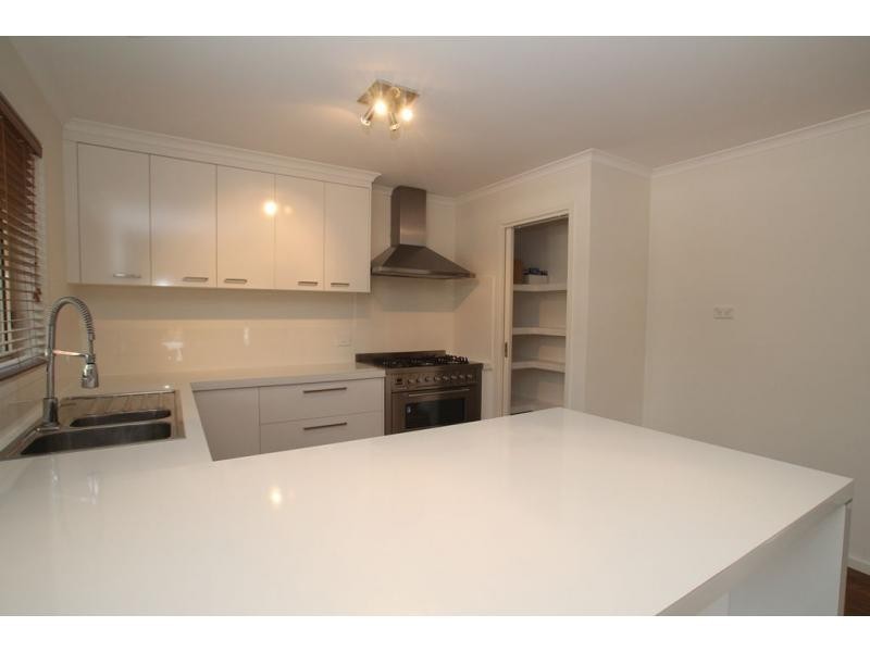 14 Peake Court, Ascot VIC 3551