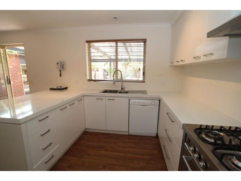 14 Peake Court, Ascot VIC 3551