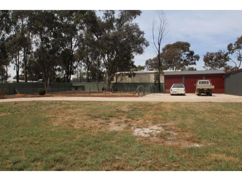 14 Peake Court, Ascot VIC 3551