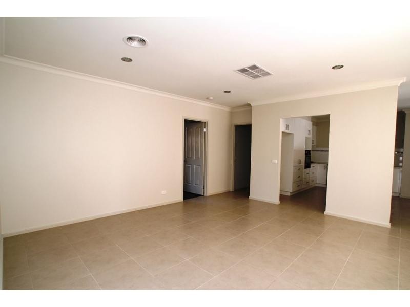 5 Lena Place, Strathfieldsaye VIC 3551