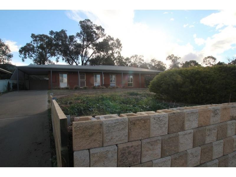8 Bilola Court, Eaglehawk VIC 3556