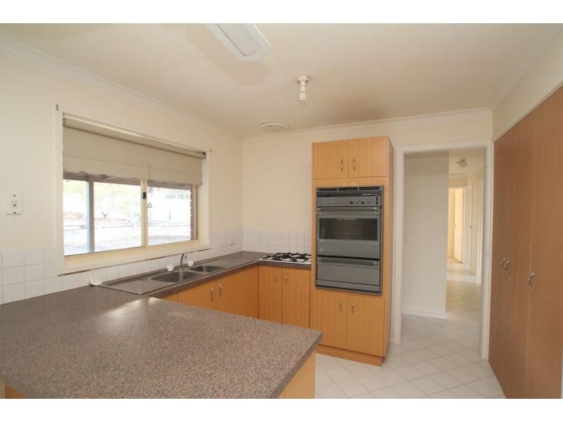 8 Bilola Court, Eaglehawk VIC 3556