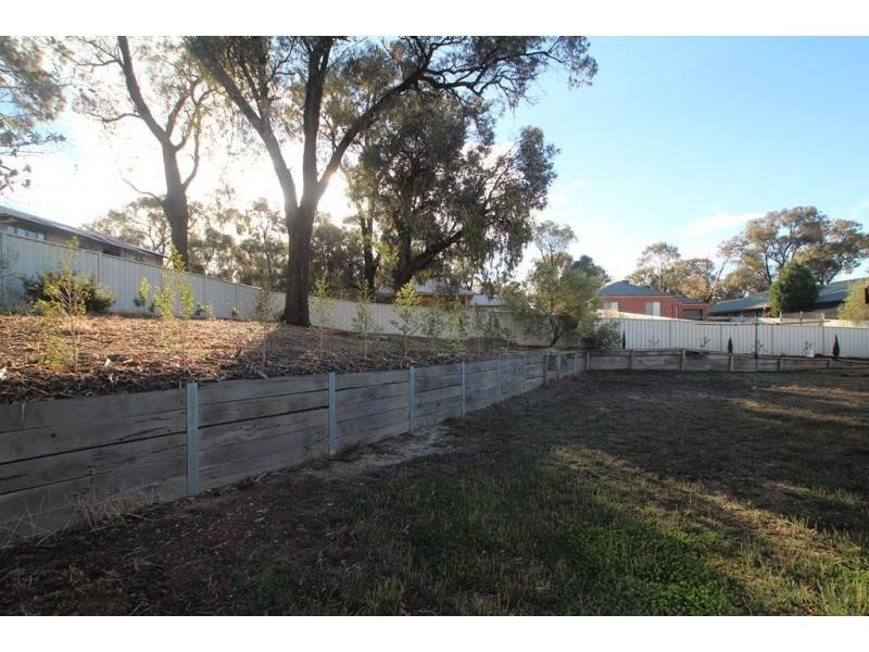 8 Bilola Court, Eaglehawk VIC 3556