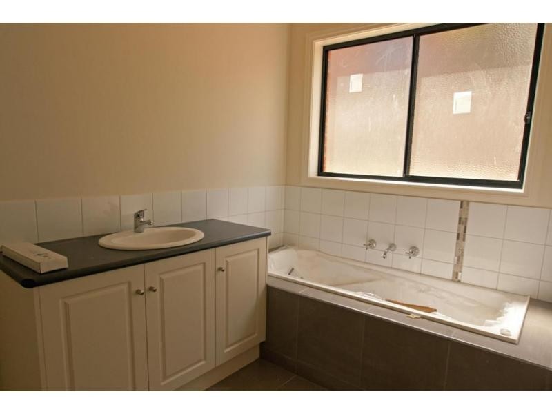 ..36 Friswell Avenue, Flora Hill VIC 3550