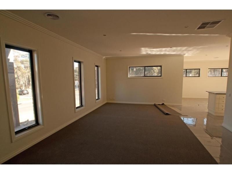 36.. Friswell Avenue, Flora Hill VIC 3550