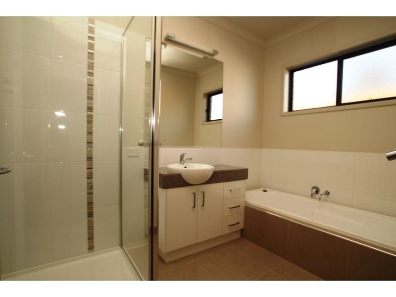 5 Lena Place, Strathfieldsaye VIC 3551