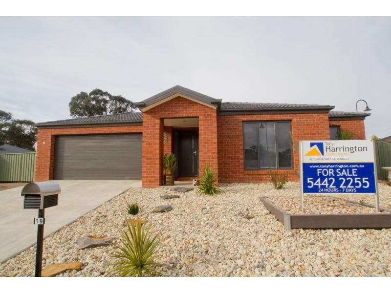 19 Parklands Way, Maiden Gully VIC 3551