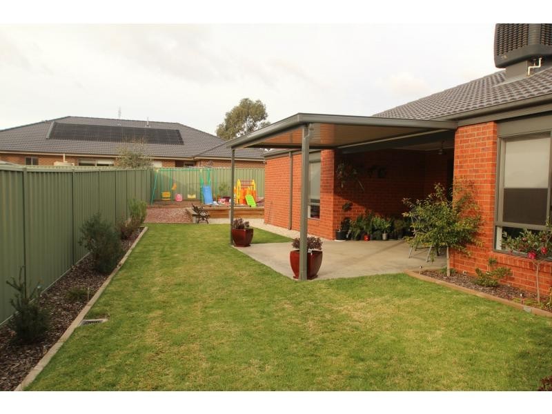 19 Parklands Way, Maiden Gully VIC 3551