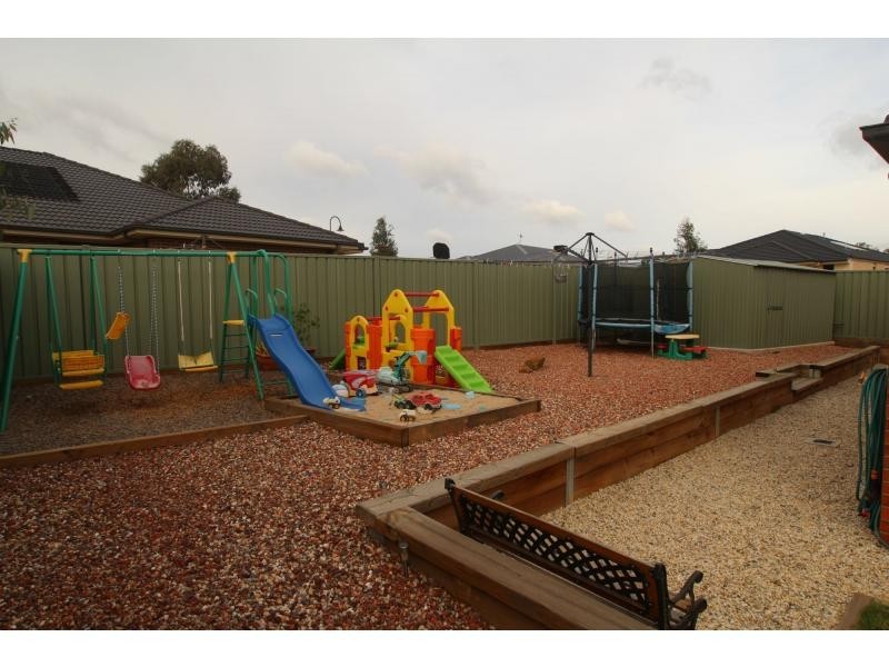 19 Parklands Way, Maiden Gully VIC 3551