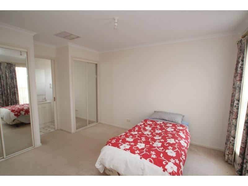 8 Sunrise Court, Strathdale VIC 3550