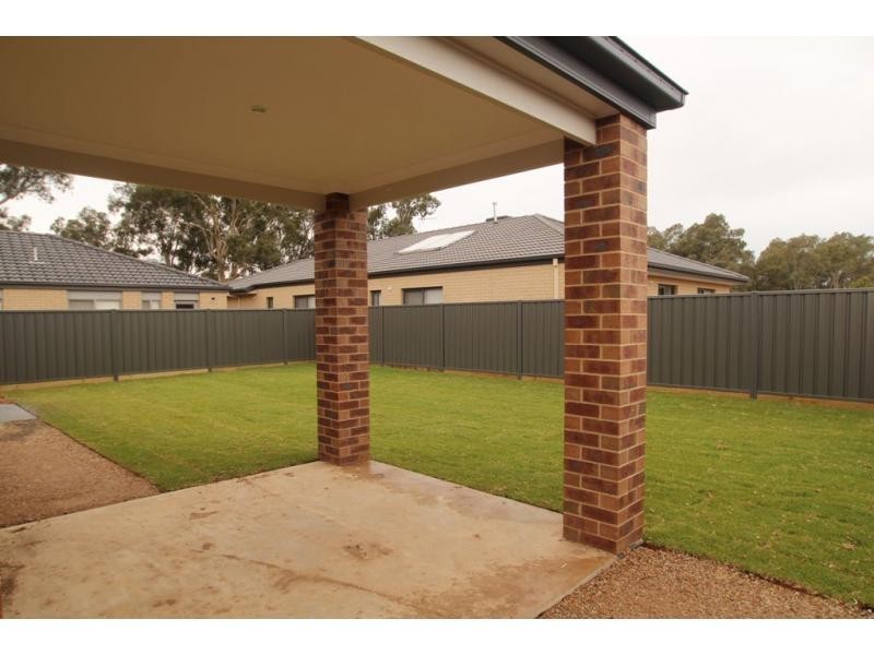 35 Taylor Street, Epsom VIC 3551