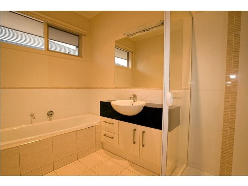 2./105 Sternberg Street, Kennington VIC 3550