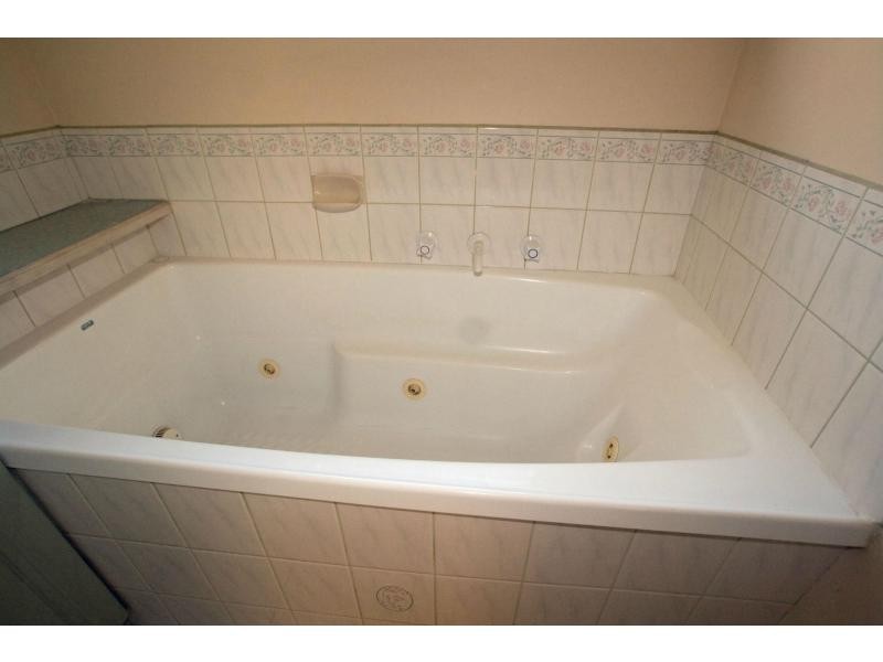 2/3 McKay Crescent, Strathdale VIC 3550