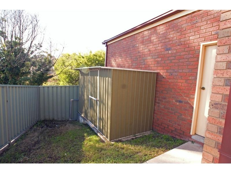 2/3 McKay Crescent, Strathdale VIC 3550