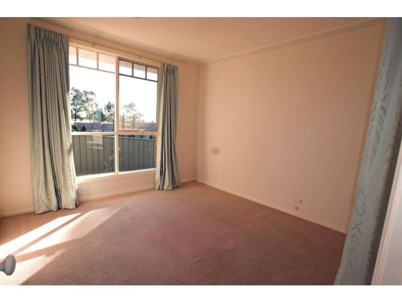 2/3 McKay Crescent, Strathdale VIC 3550