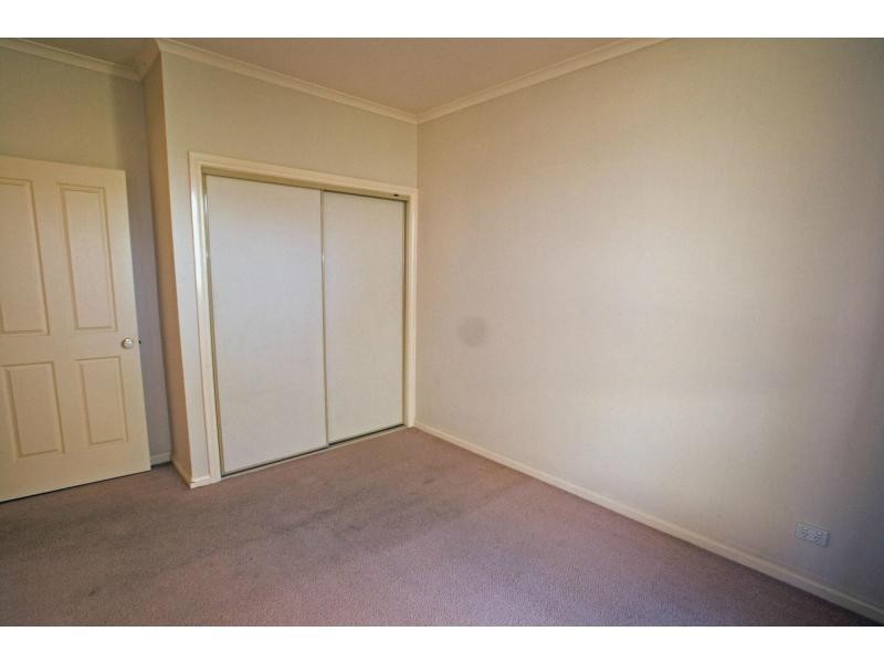 2/3 McKay Crescent, Strathdale VIC 3550