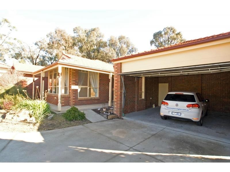 2/3 McKay Crescent, Strathdale VIC 3550