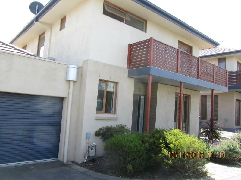 2/105 Sternberg Street, Kennington VIC 3550