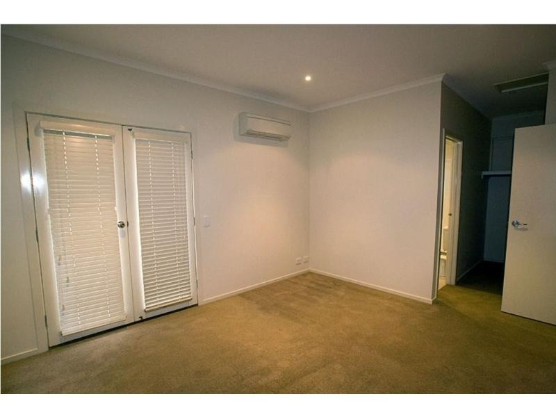 2/105 Sternberg Street, Kennington VIC 3550