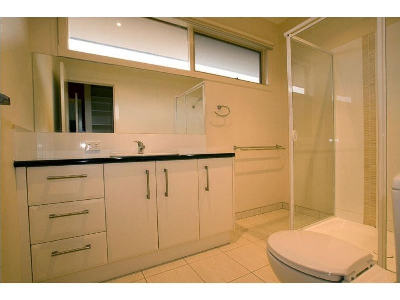 2/105 Sternberg Street, Kennington VIC 3550