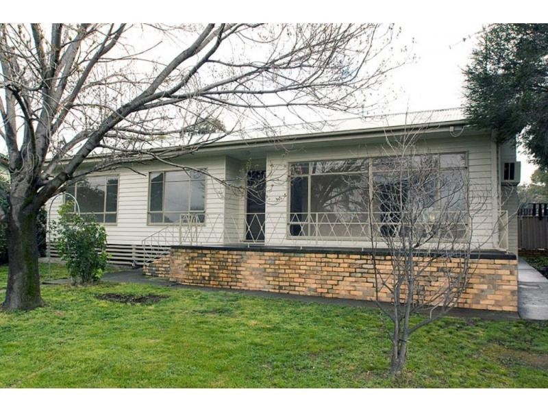 24 Burrowes Street, Golden Square VIC 3555