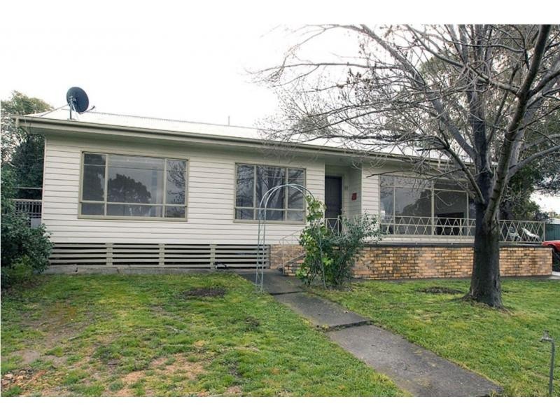 24 Burrowes Street, Golden Square VIC 3555