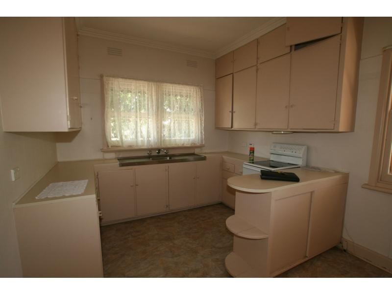 1 Swalling Crescent, Kennington VIC 3550