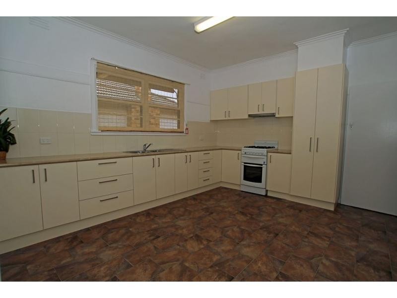 6 Bendigo Crescent, Flora Hill VIC 3550