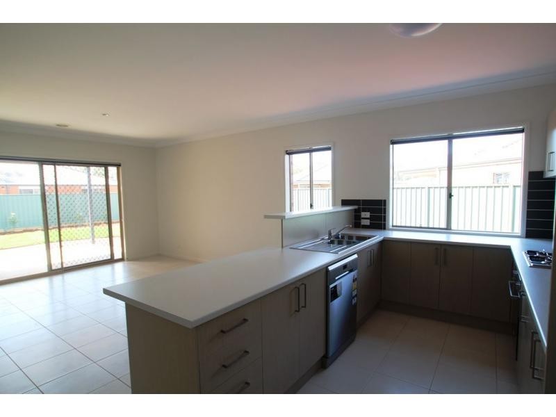 26 Triplett Avenue, Ascot VIC 3551