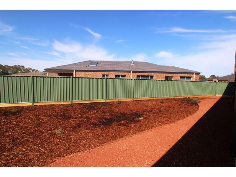 26 Triplett Avenue, Ascot VIC 3551