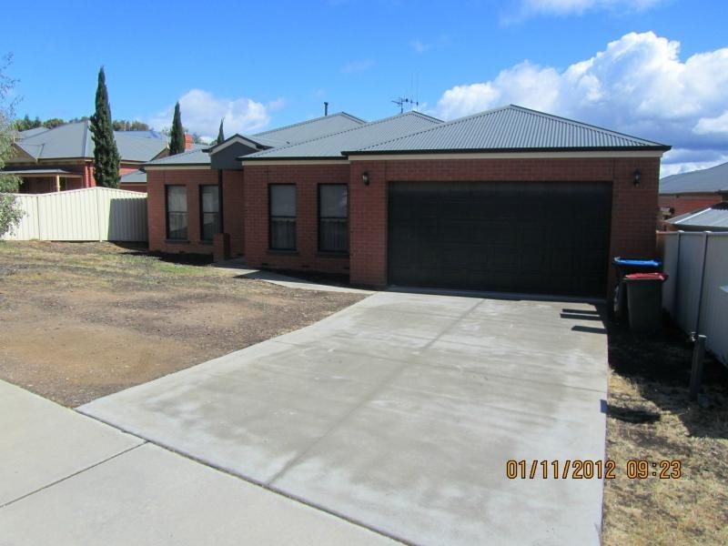 1/7 Bottlebrush Court, Strathdale VIC 3550