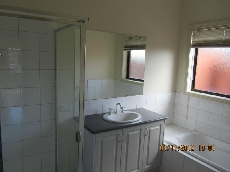 1/7 Bottlebrush Court, Strathdale VIC 3550