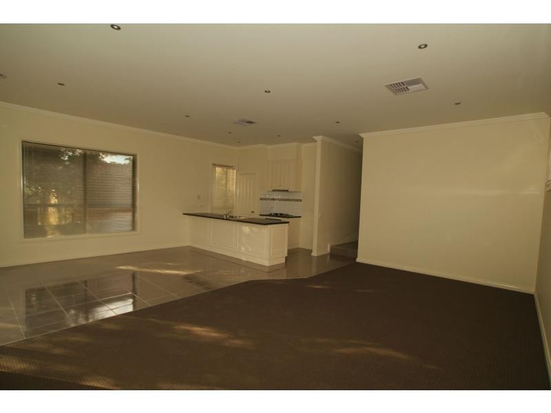 1/80 Condon Street, Kennington VIC 3550