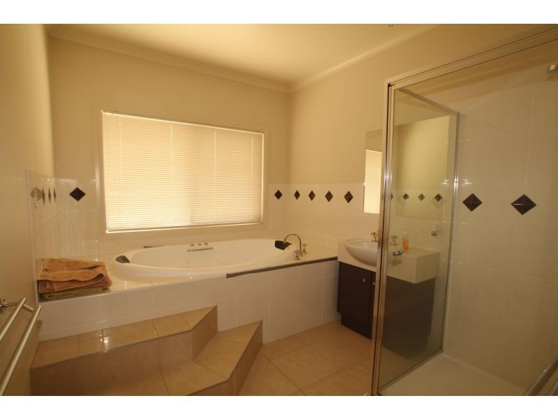 8 Exeter Place, Strathfieldsaye VIC 3551