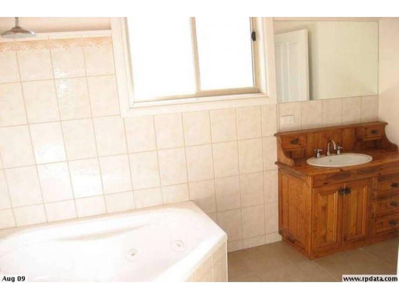 14 Russell Street, Quarry Hill VIC 3550