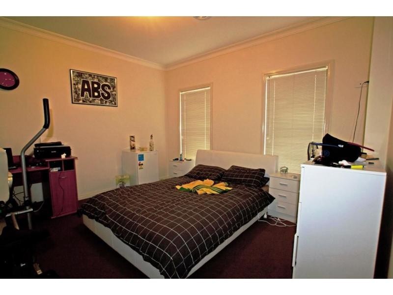 2/34 Greenwood Drive, Kennington VIC 3550