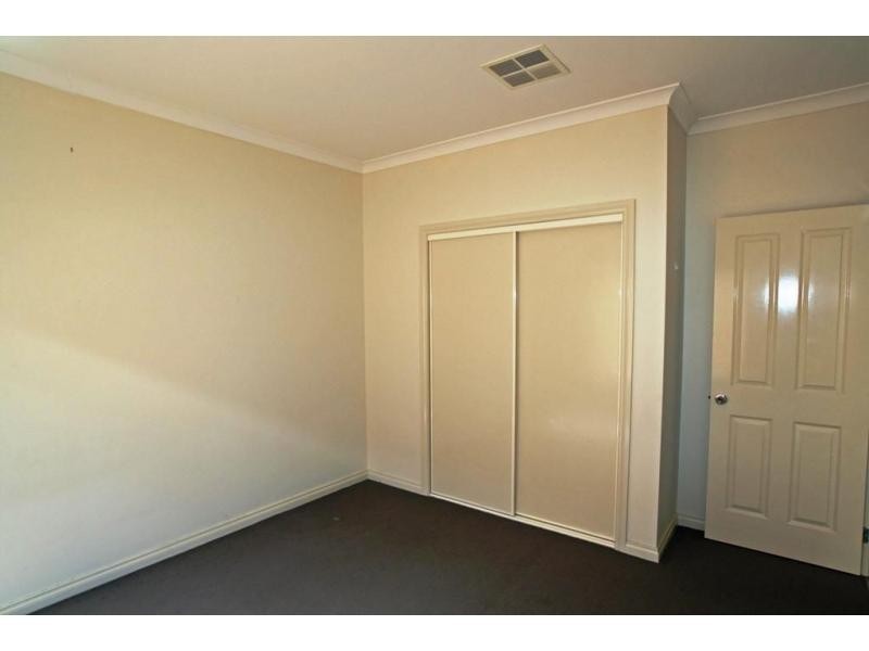 2/34 Greenwood Drive, Kennington VIC 3550