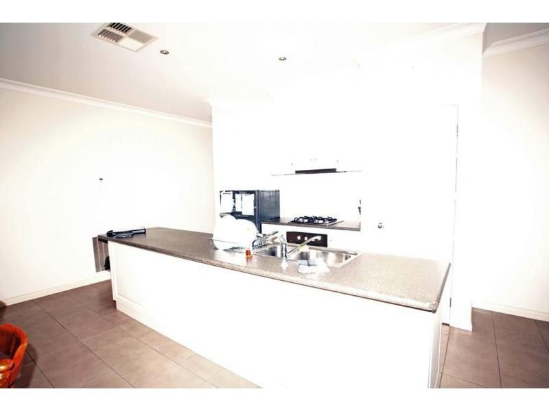 2/34 Greenwood Drive, Kennington VIC 3550